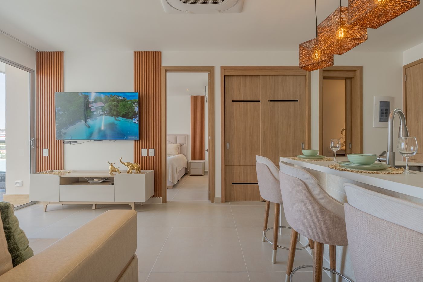 Sala amplia con espacio para toda la familia